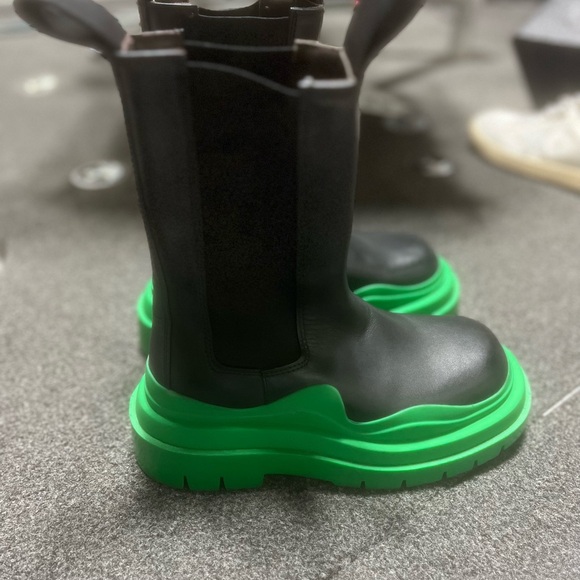 Bottega Veneta Tire Chelsea Boot - Picture 3 of 7